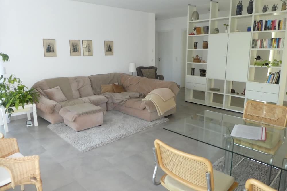 großzügige,zetrumsnahe Wohnung - درسدين - غرفة معيشة