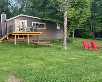 Peaceful Cabin on Lake with Pontoon-Fall dates still open. - Winter - Patio