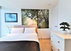 2 Bedroom Penthouse with Parking - Liverpool - Quarto