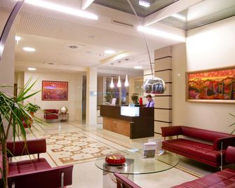 Breaking Business Hotel - Mosciano Sant'Angelo - Лоббі