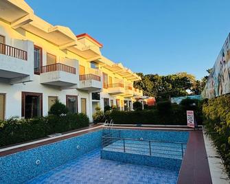 Lee Corbett Resort - 拉姆訥格爾 - 游泳池