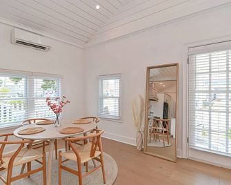 The Beach Nest-Lux Cottage Steps to the Beach - Clinton - Dining room