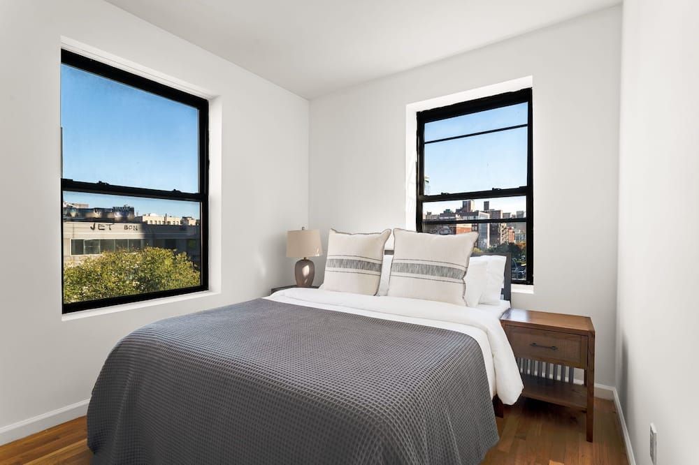 Chic & Trendy 3BD 1Bath Escape in the Lower East Side - نيويورك - غرفة نوم
