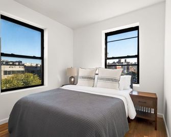 Chic & Trendy 3BD 1Bath Escape in the Lower East Side - نيويورك - غرفة نوم