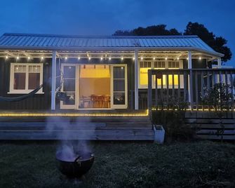 Ahipara Love Shack and Surfers Paradise - Ahipara - Building