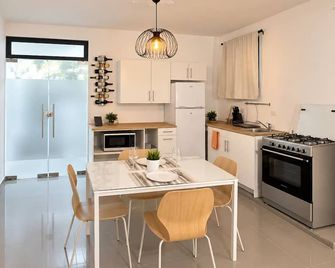 SoHo Living: a stylish 2-bedroom boutique stay in the heart of Cap-Haïtien. - Cap-Haïtien - Cuisine