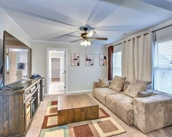 Charming 4-bedroom house in peaceful North Augusta - North Augusta - Sala de estar