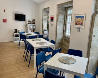 Partenope Hostel and Suites - Angra do Heroísmo - Restaurant