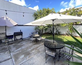 Quetzal House - تيجوانا - شرفة مرصوفة