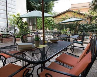 Hotel Villa delle Rose - Roma - Patio