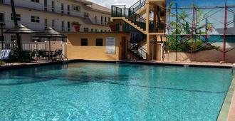 Surfsider Resort - Biển Pompano - Bể bơi