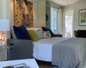 Riverview Suite at La Soledad - Harpers Ferry - Bedroom