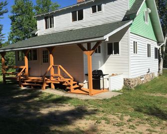 Natural Light, Hardwood Floor, 2-storey Adirondack Home, 3 Bed / 2 Bath - Long Lake