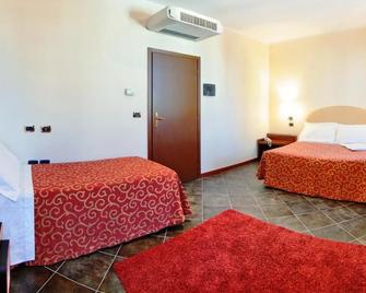 Antico Albergo Madonna - Legnano - Спальня