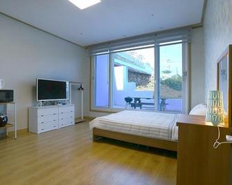 Flora Hostel Pension - Yeosu - Habitación