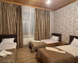Cozy House With Swimming Pool Near City Center - Gabala - Bedroom