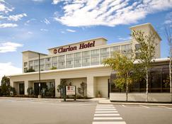 Clarion Hotel Airport - Portland - Building