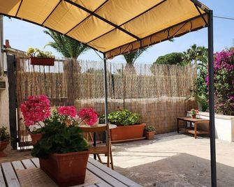 Private annex - a few steps from the sea - Fontane Bianche - Patio