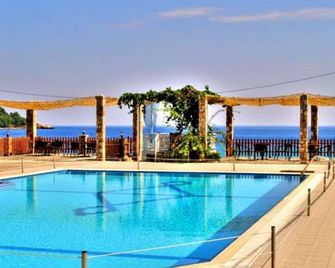 Maranton Beach Hotel - Kinira - Pool