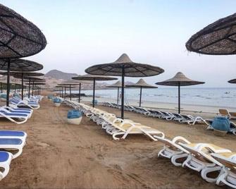 Amazing sea view in pyramids Porto Elsokhna hotel - Ain Sokhna - Beach