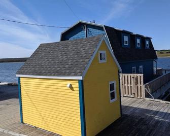 Tiny home on the Boardwalk - Cheticamp - Building