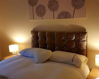 Ahoy4 Carrickfergus Front-line Sea-views! - Carrickfergus - Bedroom