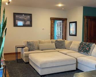 Connoisseur Hideaway - Bozeman - Salon