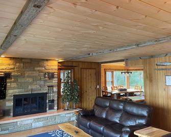 Secluded Northwoods Lake Home - Direct Access To Atv/Utv/Snowmobile Trails - Mercer - Sala de estar