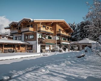 Flora - Das kleine Gartenhotel - Ellmau - Building
