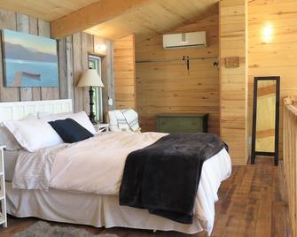 Beautiful Waterfront Cottage in Northern BC - Prince George - Bedroom