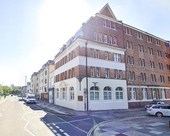 Central Apartments - Private Kitchens & Bathrooms - Portsmouth - Gebäude