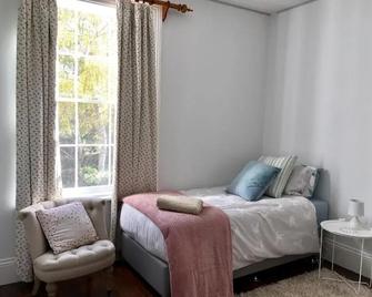Robin Hoods Well Farm Stay - Latrobe - Chambre