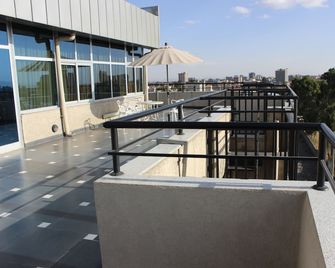 Oasis Apartment Hotel - אדיס אבבה - מרפסת