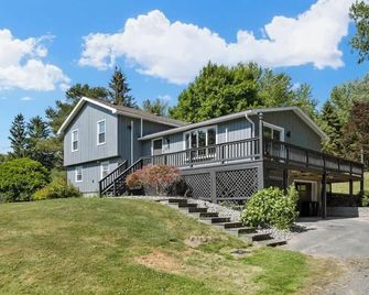 New Large Backyard ~ Game Room ~ Firepit ~ Lake - Skaneateles - Gebouw