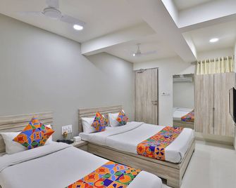 Hotel Nice Railway Station - Vadodará - Ložnice