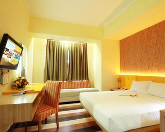 Pandanaran Hotel - Semarang - Schlafzimmer