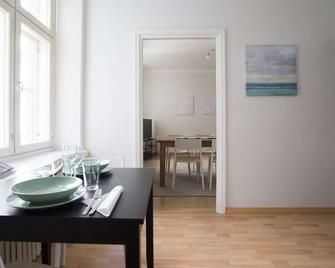 2ndhomes 2BR apartment by the Esplanade Park - Helsinki - Phòng ăn