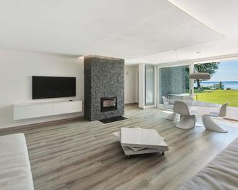 Villa con vista mozzafiato sul Lago - 巴多利諾 - 客廳