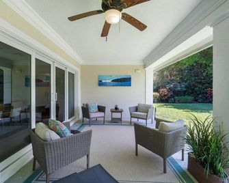 Across from Beach - Renovated Coastal Home, Gourmet Kitchen & Jetted Tub - by Maven Vacation Rentals - West Palm Beach - Patio