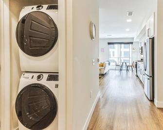 Luxury Studio, Gym, Spa, Garage Parking, Safe 313 - Denver - Laundry facility