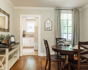 Capital City Convenience | Fast Wifi | Pets - Prattville - Dining room