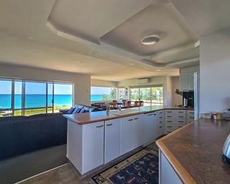 Beachfront - In Paradise! - Pikowai - Cocina