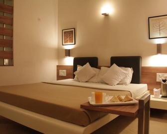 Hotel Platinum Junagadh - Jūnāgadh - Habitación