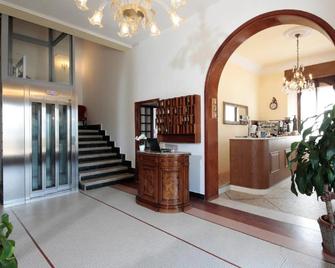 Hotel Villa Fulgida - Cattolica - Receptionist
