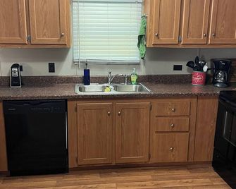 Perfect Spot for Relaxing! Quick access to industrial facilities and beach. - Angleton - Keuken