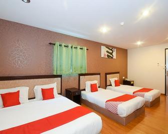 Super OYO 976 Dragon Inn - Miri - Bedroom