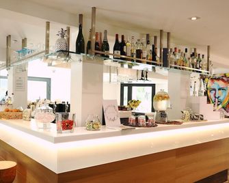 Appart'Hôtel La Girafe - La Penne-sur-Huveaune - Bar