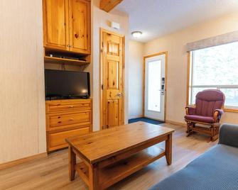 Banff Woods Lodge 2 BR 2 Bath 6 Sleep near Canmore - Harvie Heights - Sala de estar