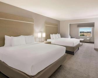 Holiday Inn Express & Suites George West By IHG - George West - Bedroom