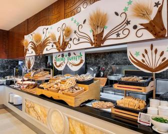 Alva Donna Beach Resort Comfort - Side - Buffet